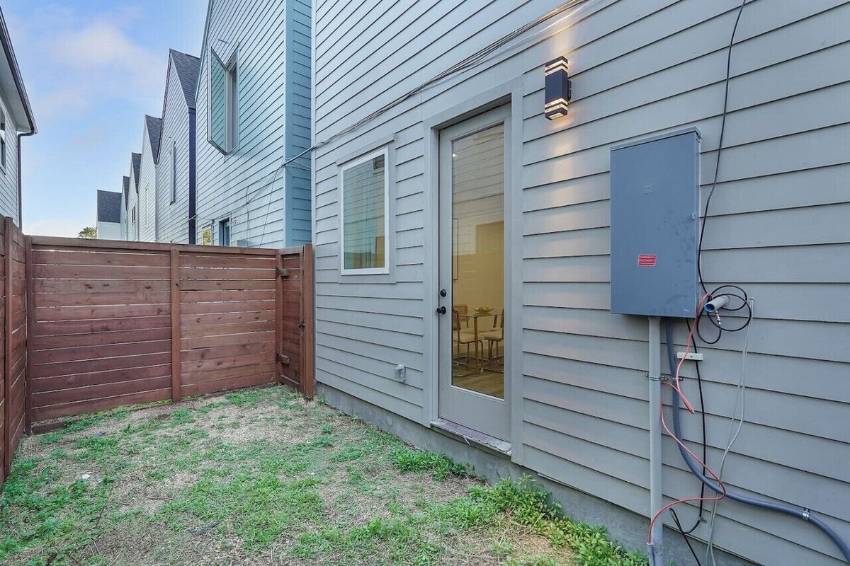 Photo 37 of Lavish Stay in Houston Heights