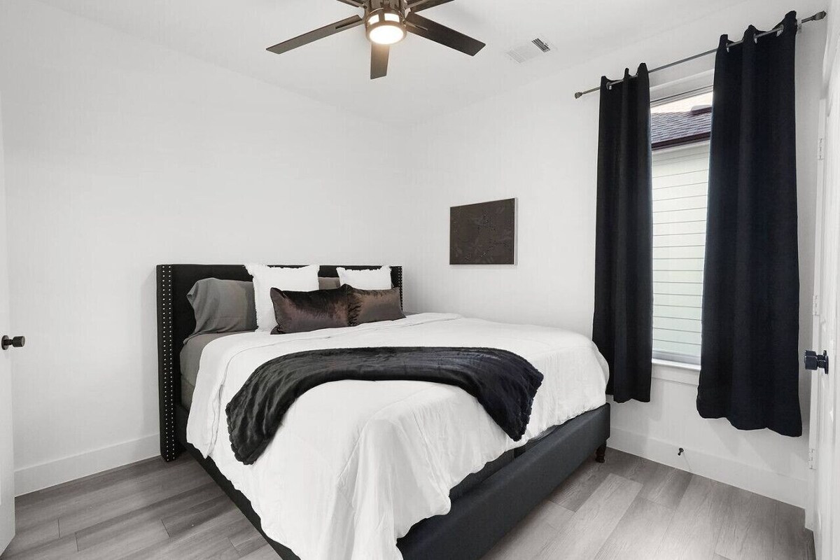 Photo 19 of Lavish Stay in Houston Heights