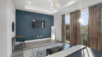 3 slaapkamers, een bureau, een strijkplank/strijkijzer, gratis wifi