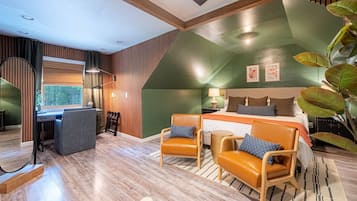 4 slaapkamers, een bureau, een strijkplank/strijkijzer, reisbedje