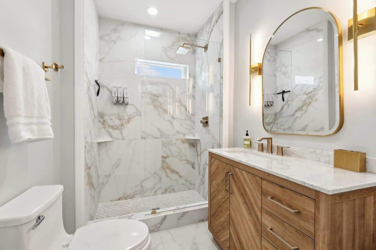 Shower, hair dryer, towels, shampoo