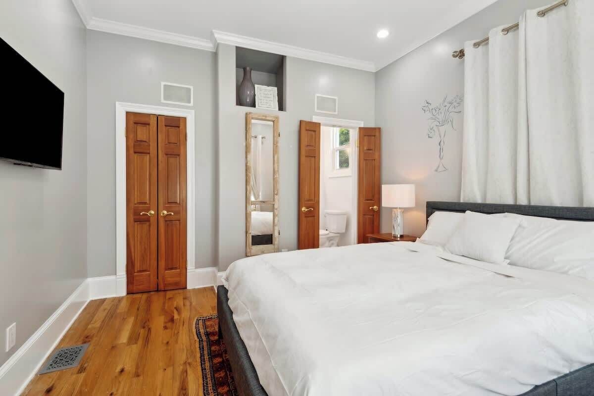 3 bedrooms, desk, iron/ironing board, WiFi