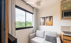 基础公寓 | 起居区