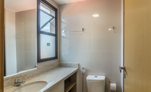 Basic Apartment | Bathroom | Shower