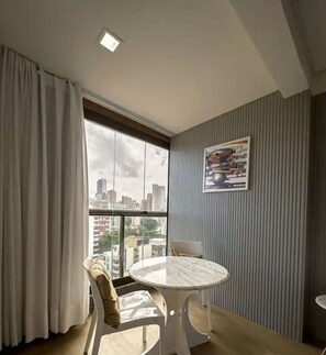 Eenvoudig appartement | Dineren