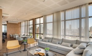 32-英寸智能电视(配备数码频道)