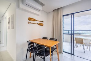 Basic Apartment | Dining
