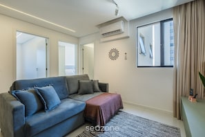 Basic Apartment | Living area - Estadia completa com piscina a 400m da Praia da Armação \- SKL (Penha)