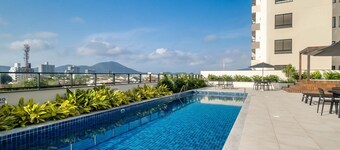Estadia completa com piscina a 400m da Praia da Armação \- SKL