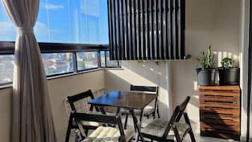 Basic Apartment | Dining