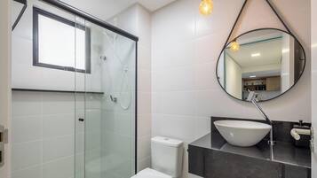 Basic Apartment | Bathroom