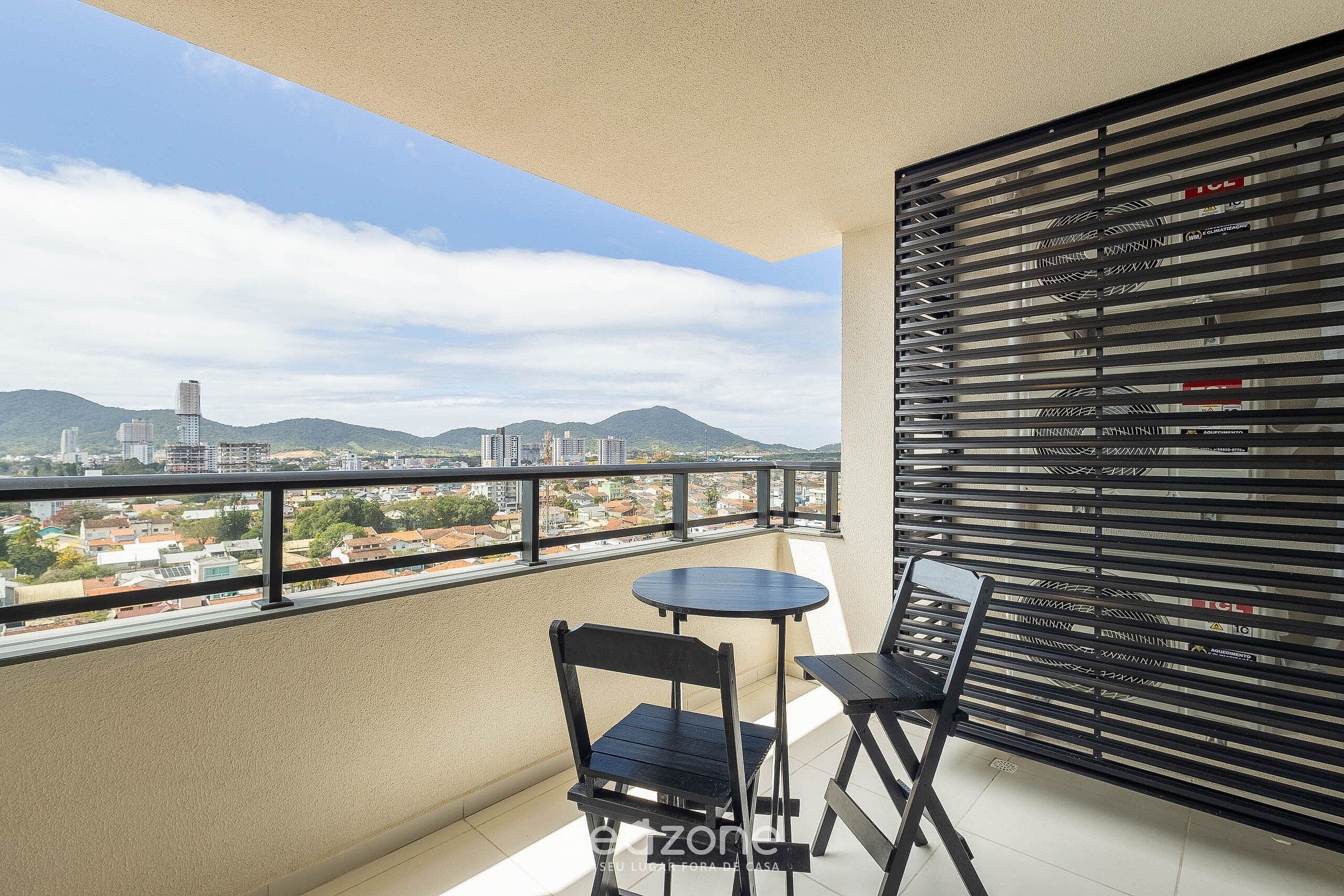 Basic Apartment | Outdoor dining