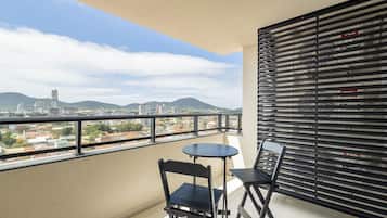 Basic Apartment | Outdoor dining