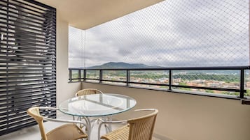 Basic Apartment | Outdoor dining