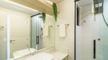 Basic Apartment | Bathroom