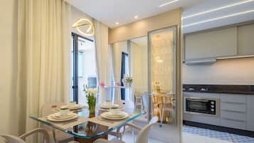 Basic Apartment | Dining