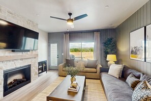 Télévision, cheminée