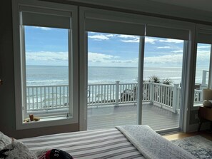 6 dormitoris, planxa i posts de planxar i un bressol de viatge 