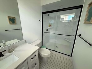 Dutxa, assecador de cabells i tovalloles 