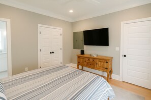 6 chambres, fer et planche à repasser, Wi-Fi, draps fournis