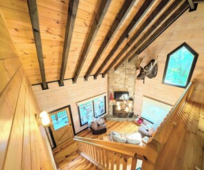 TV connectée, cheminée, jeux vidéo, lecteur de DVD