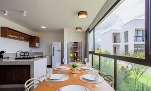 Basic Apartment | Dining