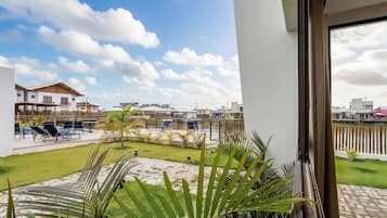 Basic Apartment | Terrace/patio