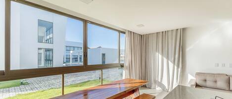 Basic Apartment | Dining