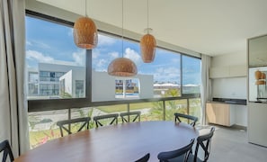 Apartment | Dining - Modern and Sophisticated Apartments Near the Beach in Marau VLL (Maraú)
