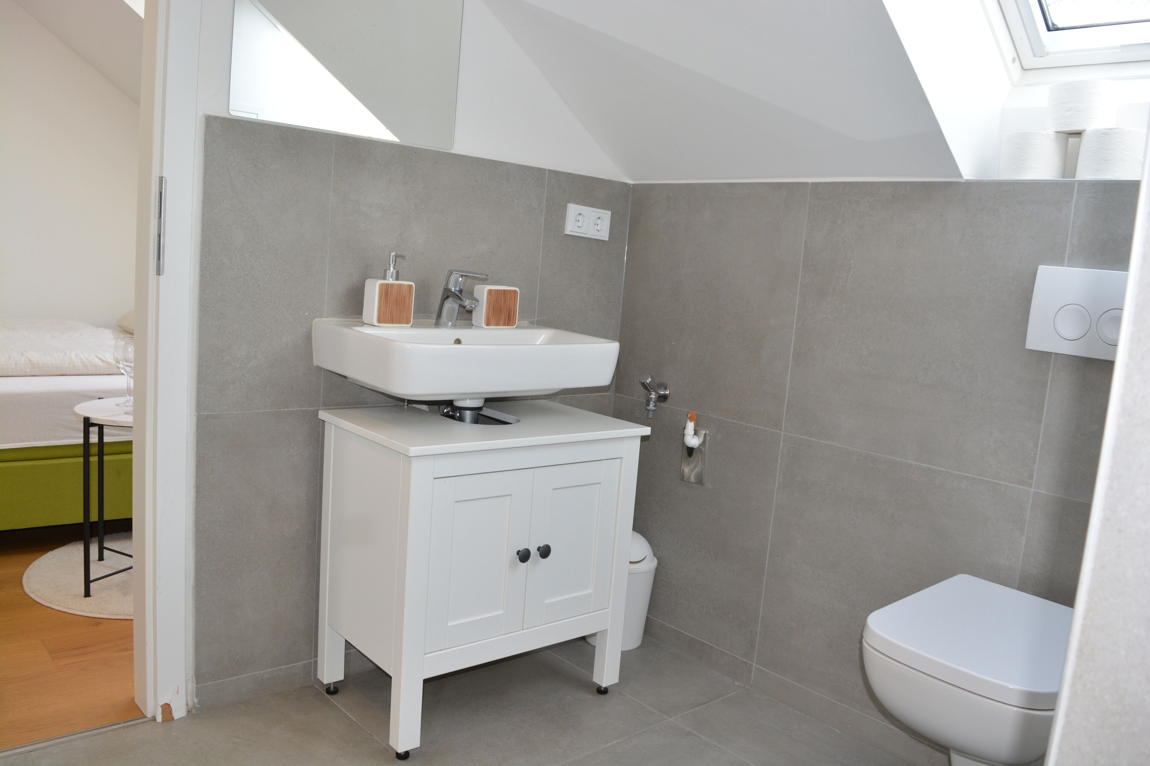 ヘアドライヤー、タオル、石鹸、シャンプー