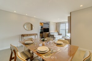 Basic Apartment | Dining