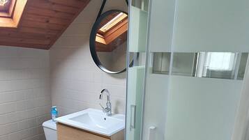 Dusche, Handtücher, Toilettenpapier