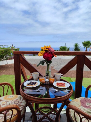 Ocean views, large garden and private parking, 10min from San Marco Beach.