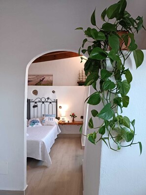 1 bedroom, travel cot, free WiFi, bed sheets