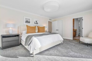 6 bedrooms, iron/ironing board, travel crib, WiFi - Spacious w/Guest House - Prime Location - Private (Scottsdale)
