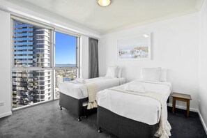 3 bedrooms, in-room safe, iron/ironing board, free WiFi