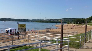 Beach - Walk-in Level family getaway with indoor and outdoor pool (Branson)