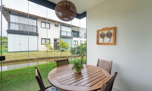 Eenvoudig appartement | Buiten dineren