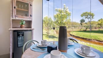 Basic Apartment | Dining