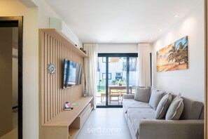 Basic Apartment | Living area