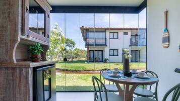 Basic Apartment | Dining