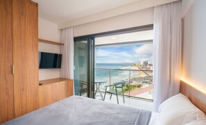 1 bedroom, free wired internet - Beachfront Building With Swimming Pool in Barra in SSA - SPB (Salvador)