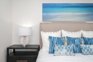 8 bedrooms, desk, iron/ironing board, free WiFi - NEW!! Harmony! Sleeps 18 ! 30A Beaches ! Golf Cart (Santa Rosa Beach)