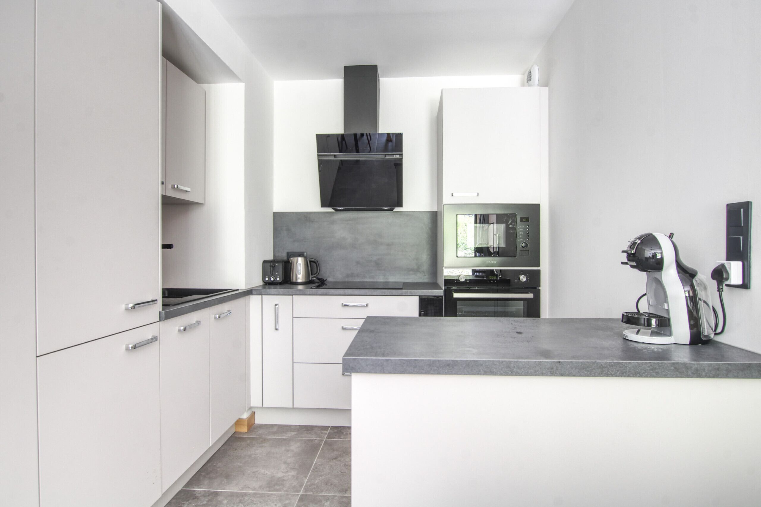 Réfrigérateur, micro-ondes, four, lave-vaisselle