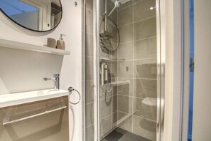 Shower, free toiletries, hair dryer, towels
