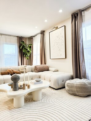 Smart TV, fireplace, stereo