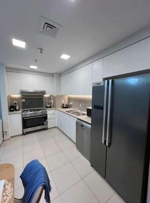 Mikrowelle, Ofen, Herdplatte, Geschirrspüler