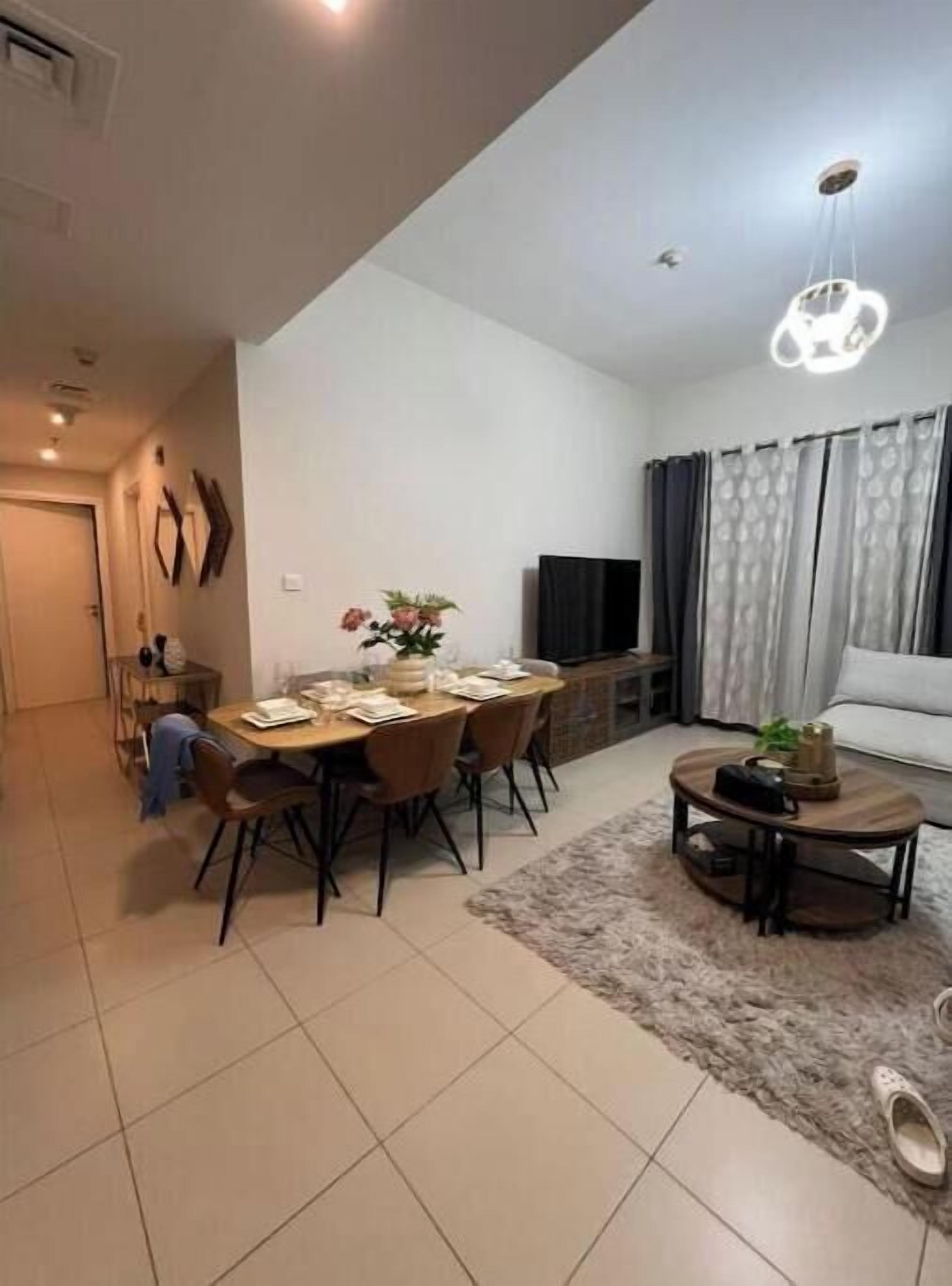 Luxury 2br W/ Pool, Gym & Balcony - Safi Apartment - Dubai