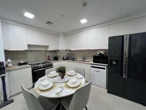 Micro-ondes, four, plaque de cuisson, lave-vaisselle
