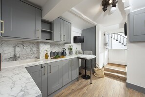 Refrigerador, microondas, horno, placa de cocina